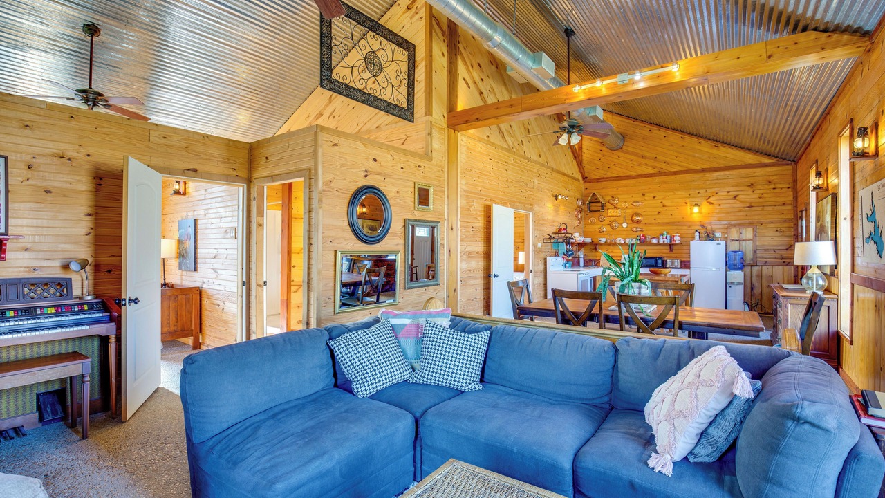 Photo of Livingroom in Quinlan