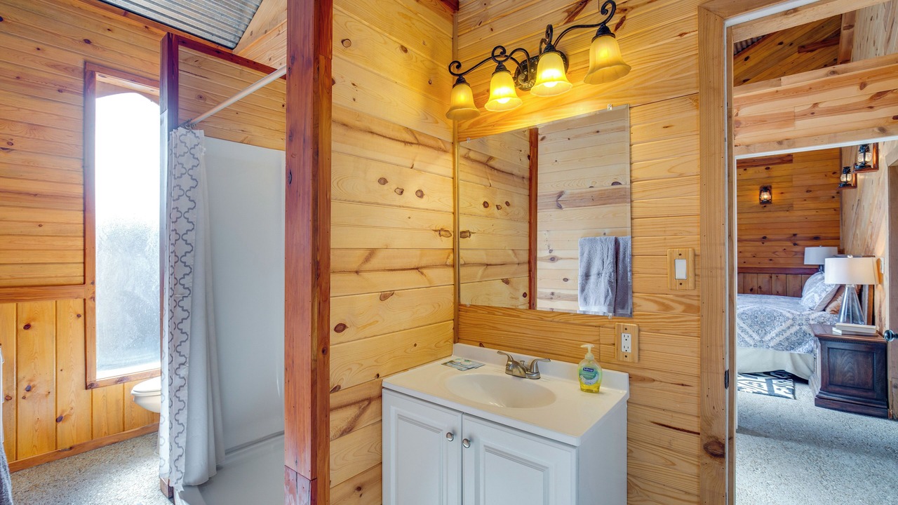 Photo of Bathroom in Quinlan
