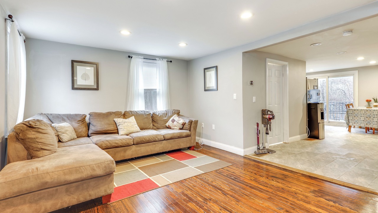 Photo of Livingroom in Foxboro