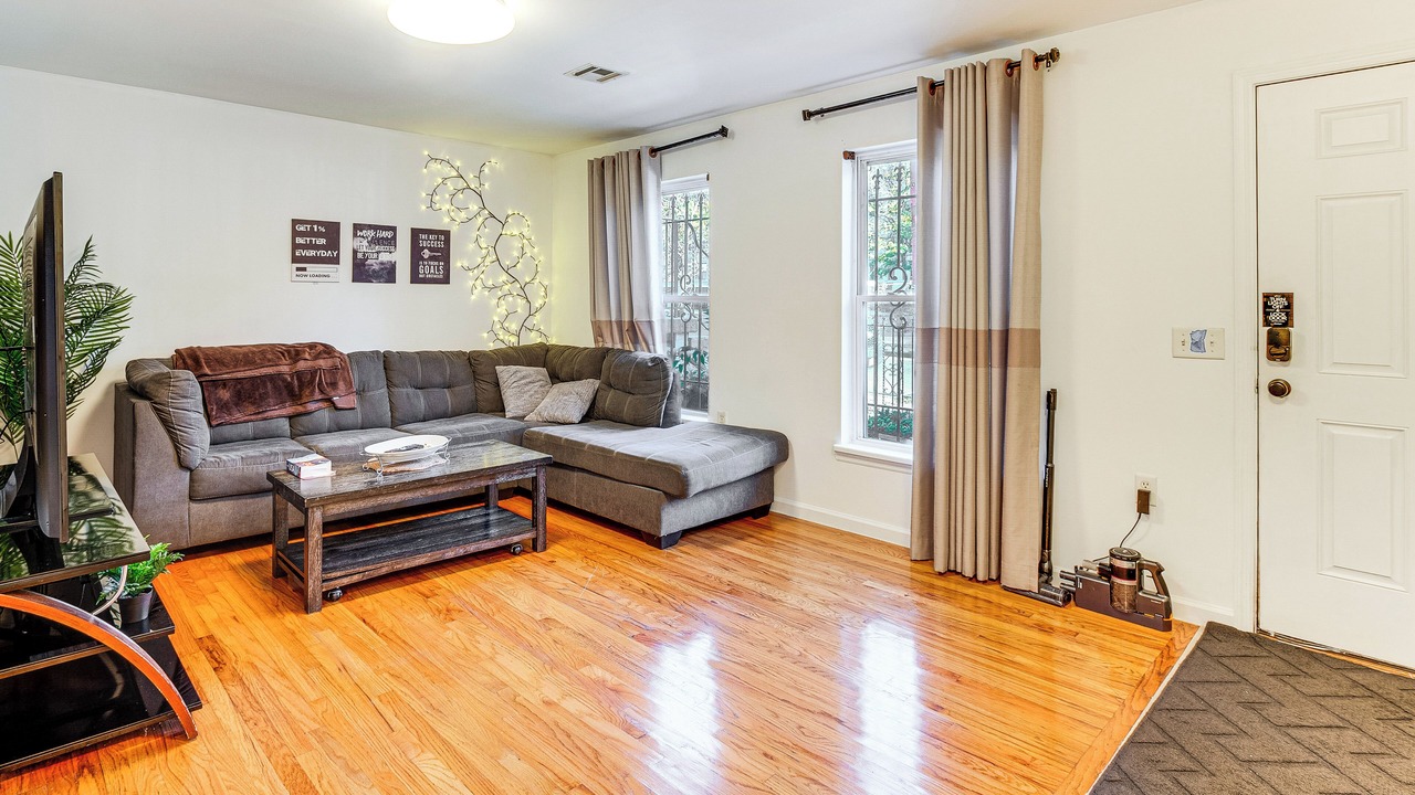 Photo of Livingroom in Jersey City