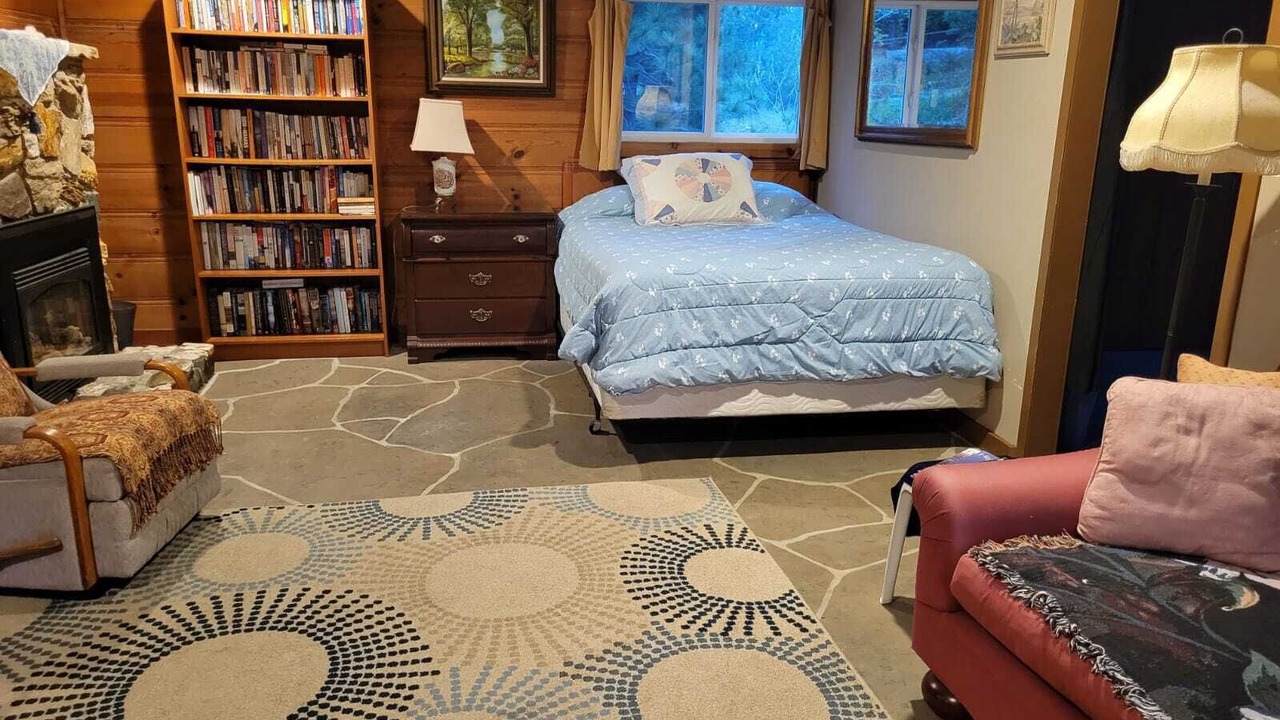 Photo of Bedroom in Dutch Flat