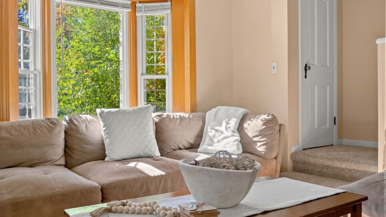Photo of Livingroom in Dearborn