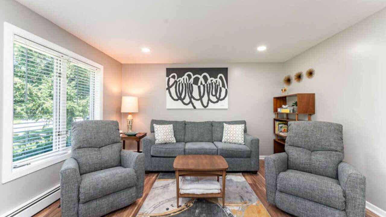 Photo of Livingroom in Bay City