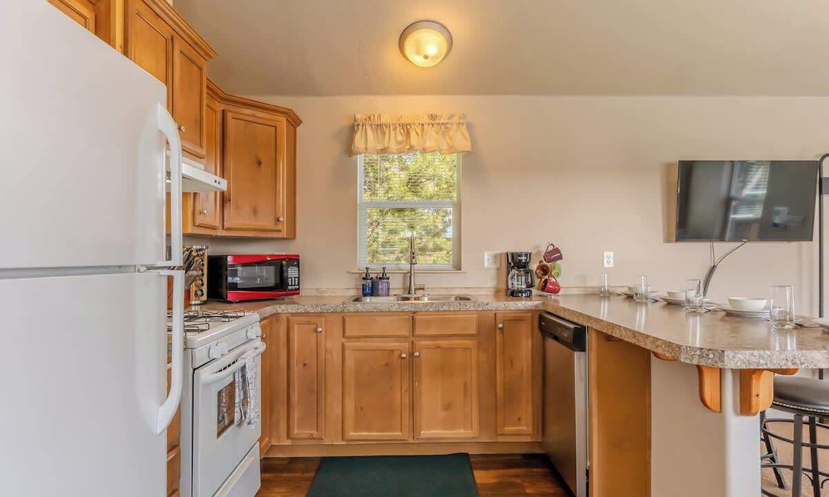 Photo of Kitchen in West Yellowstone