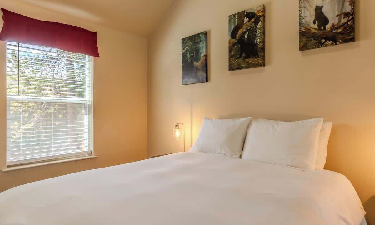 Photo of Bedroom in West Yellowstone