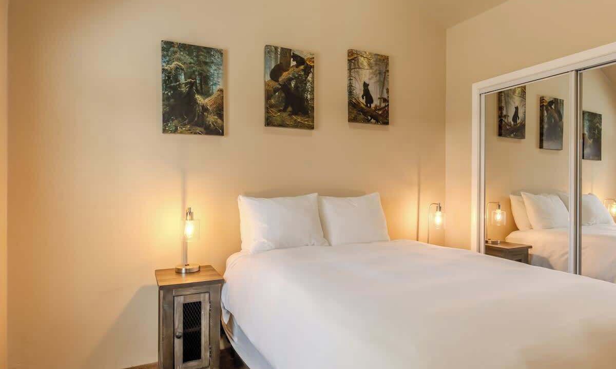 Photo of Bedroom in West Yellowstone