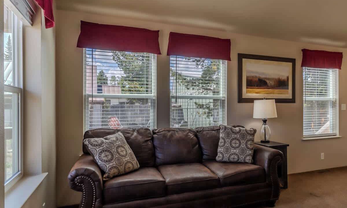 Photo of Livingroom in West Yellowstone