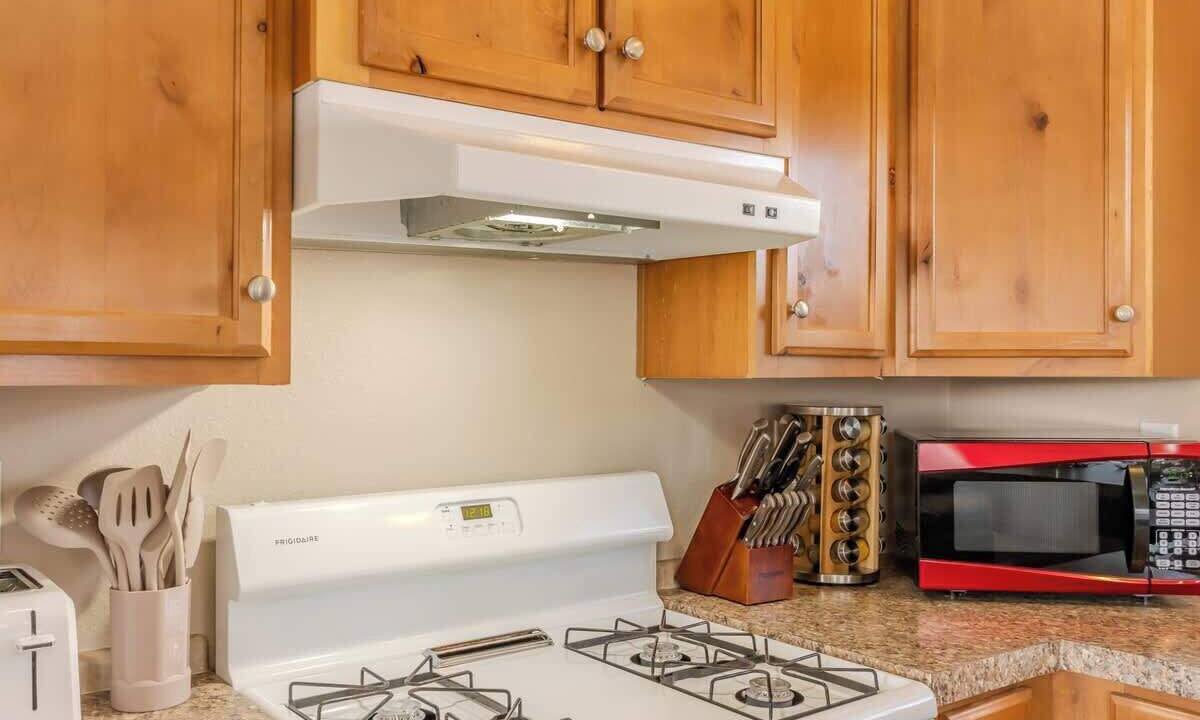 Photo of Kitchen in West Yellowstone