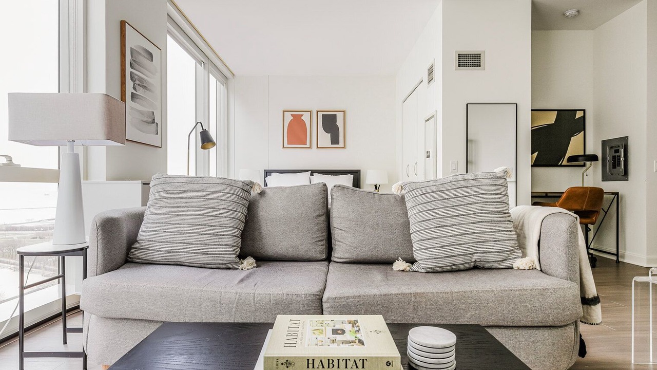 Photo of Livingroom in Streeterville