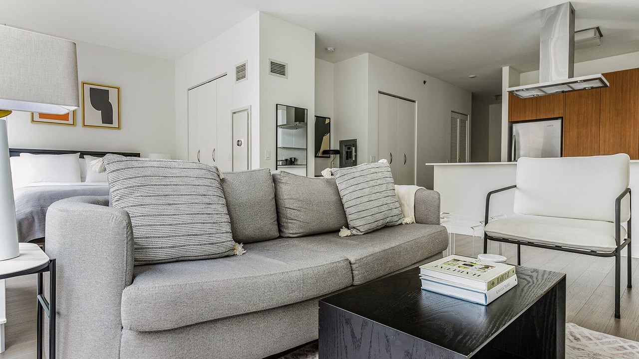 Photo of Livingroom in Streeterville