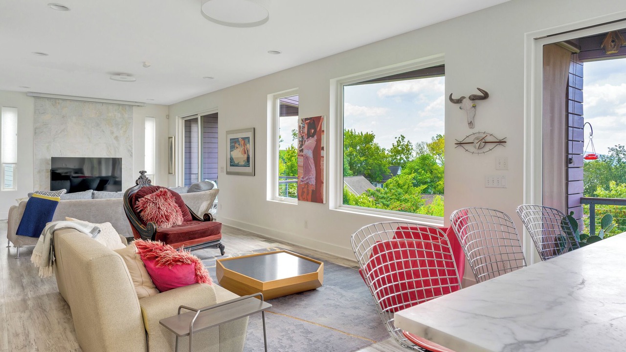 Photo of Livingroom in Northside