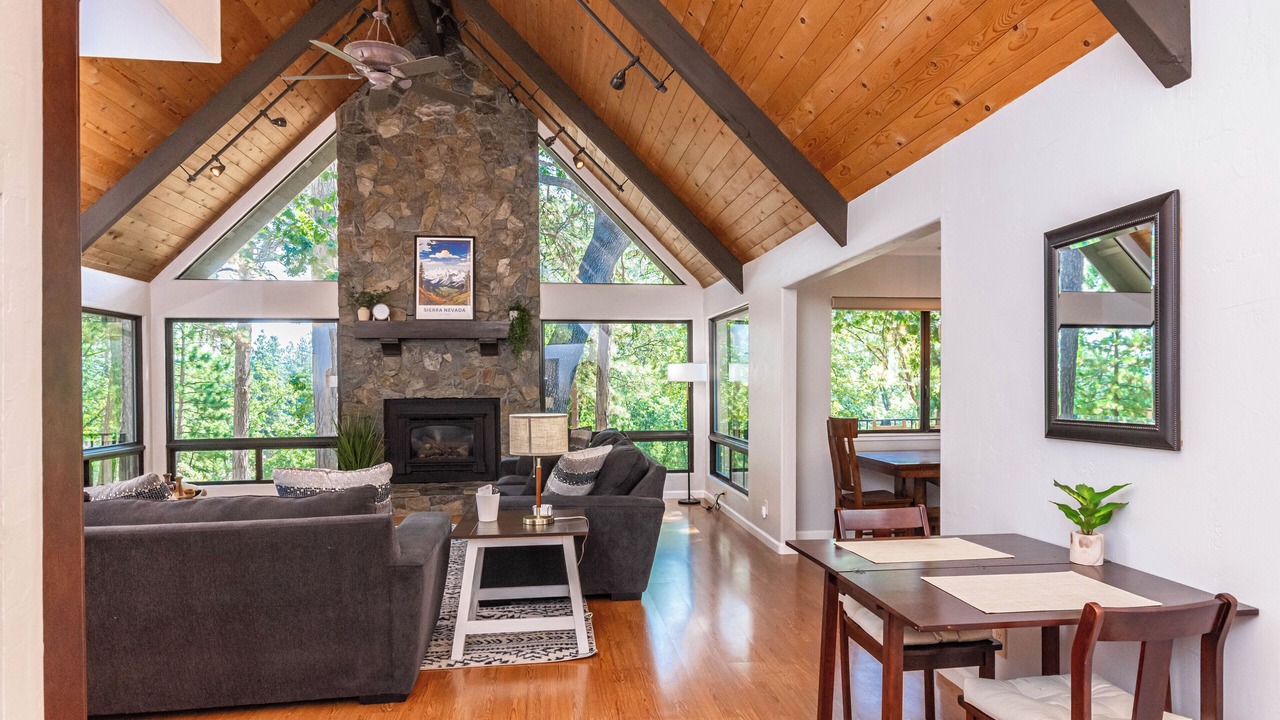 Photo of Livingroom in Alta Sierra