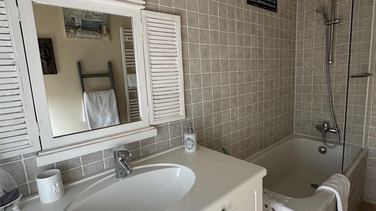 Photo of Bathroom in Suzay