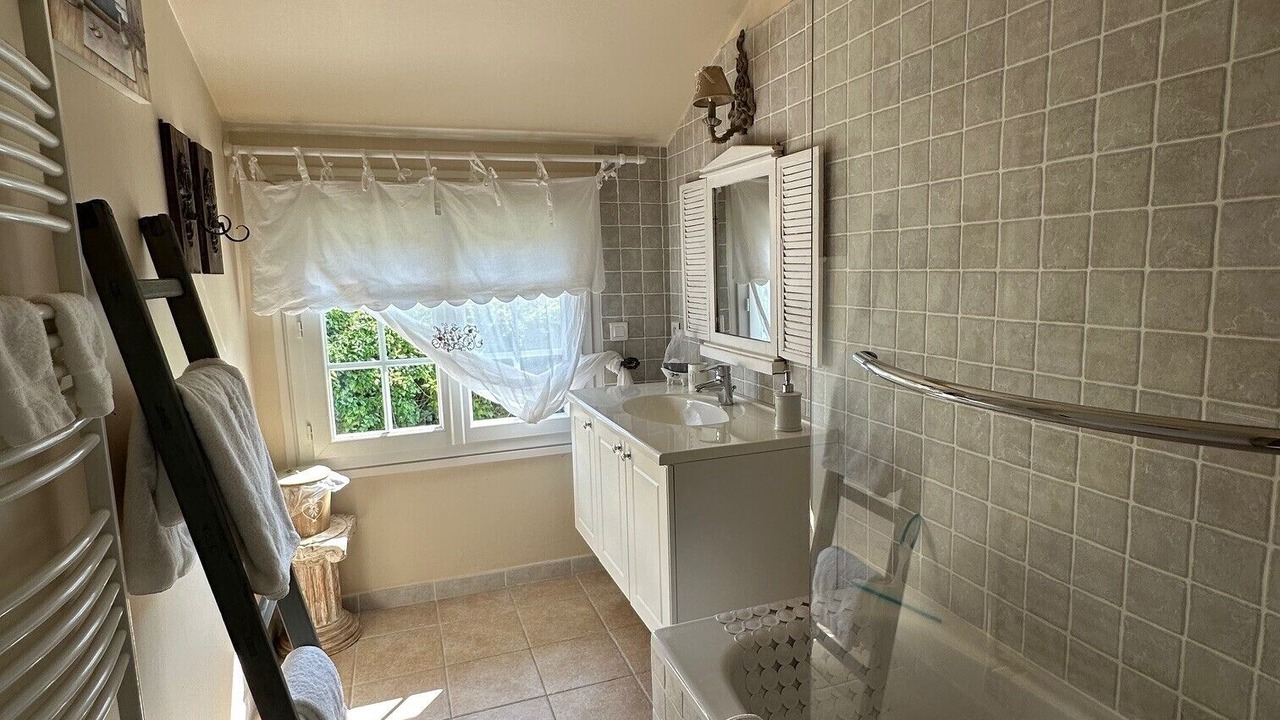 Photo of Bathroom in Suzay