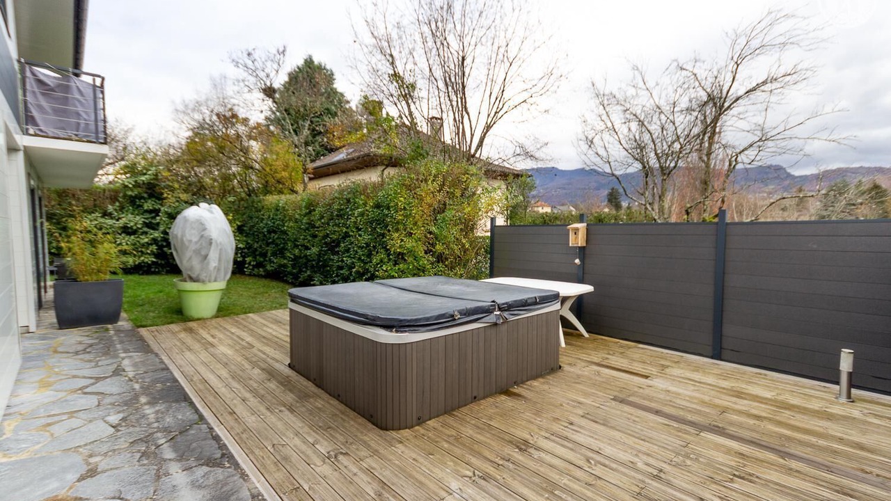 Photo of Patio Balcony in Challes-les-Eaux