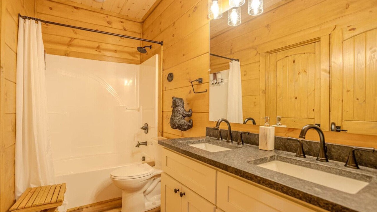 Photo of Bathroom in Pigeon Forge