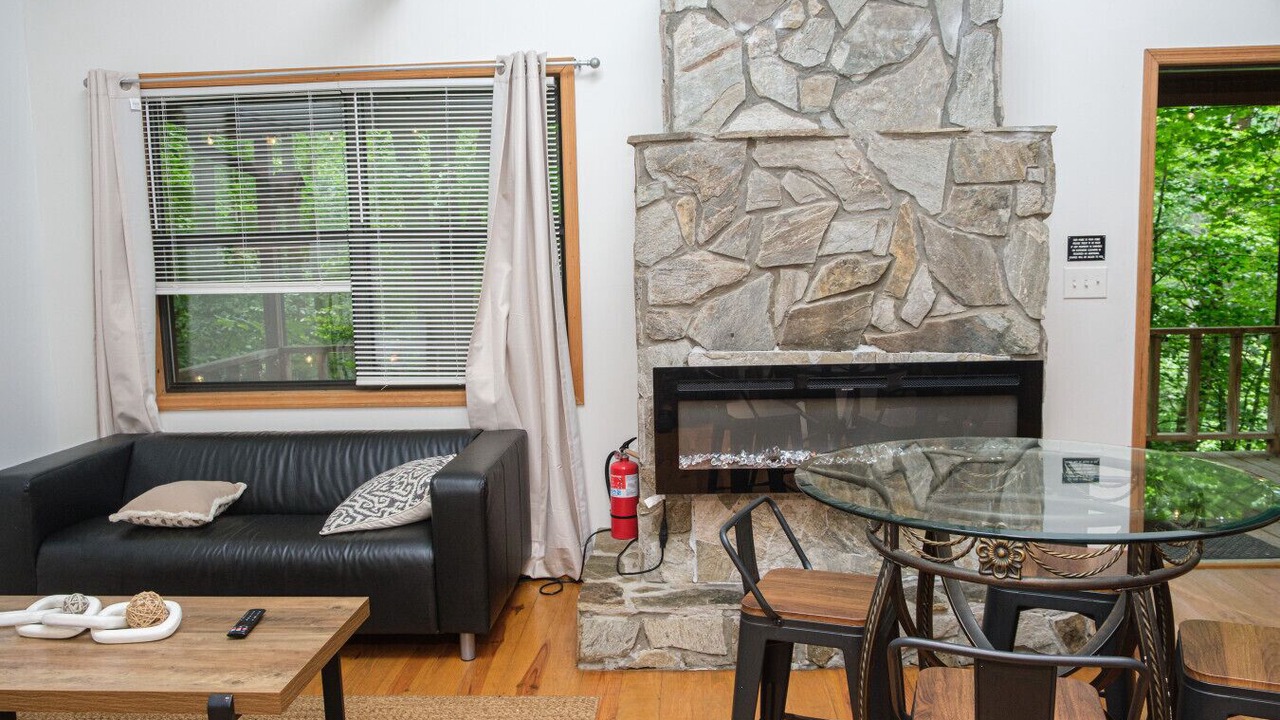 Photo of Livingroom in Blairsville