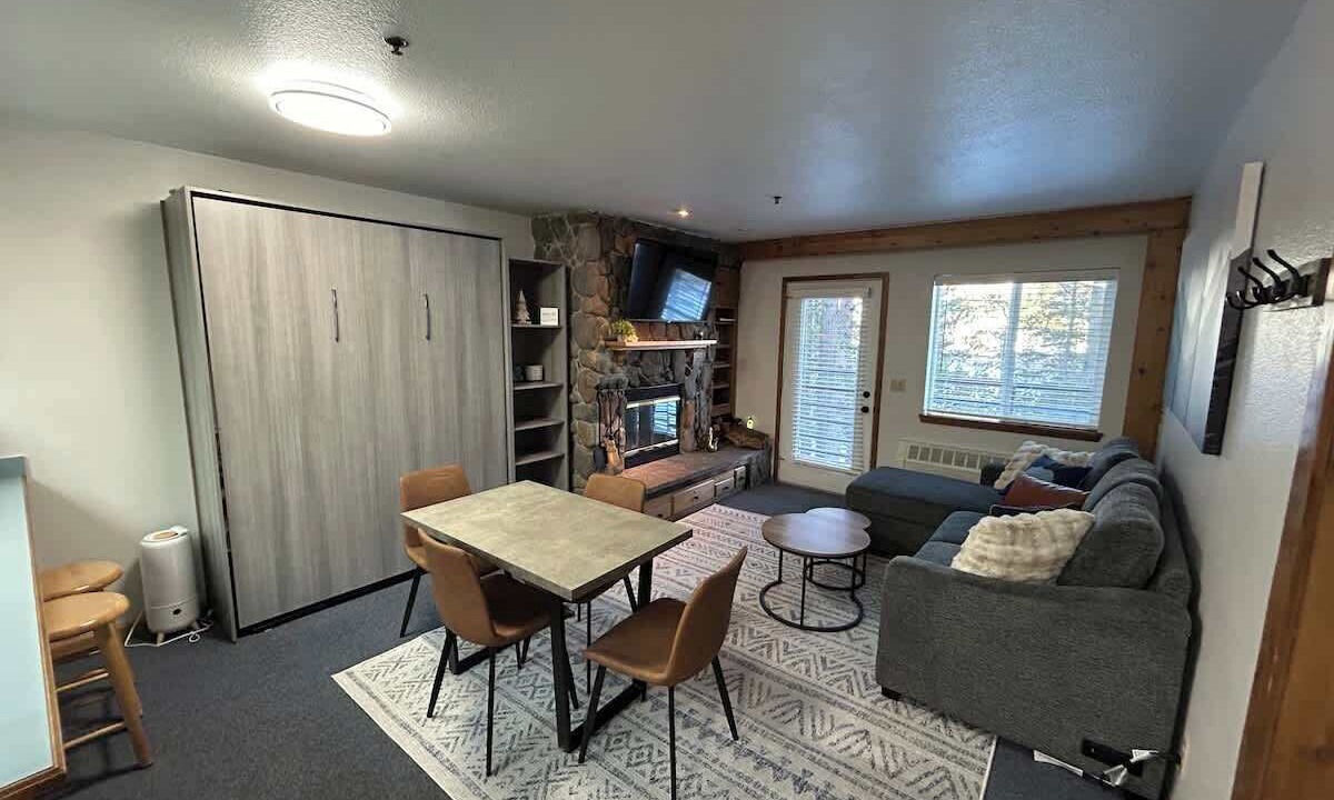 Photo of Livingroom in Kirkwood