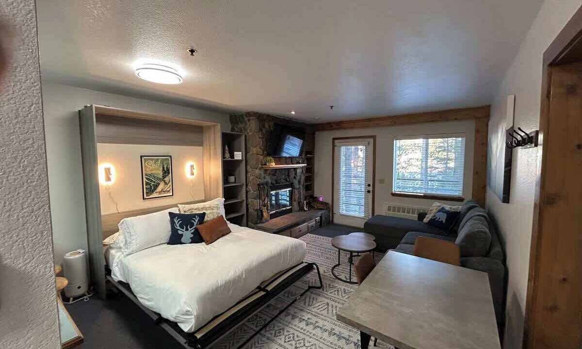 Photo of Bedroom in Kirkwood