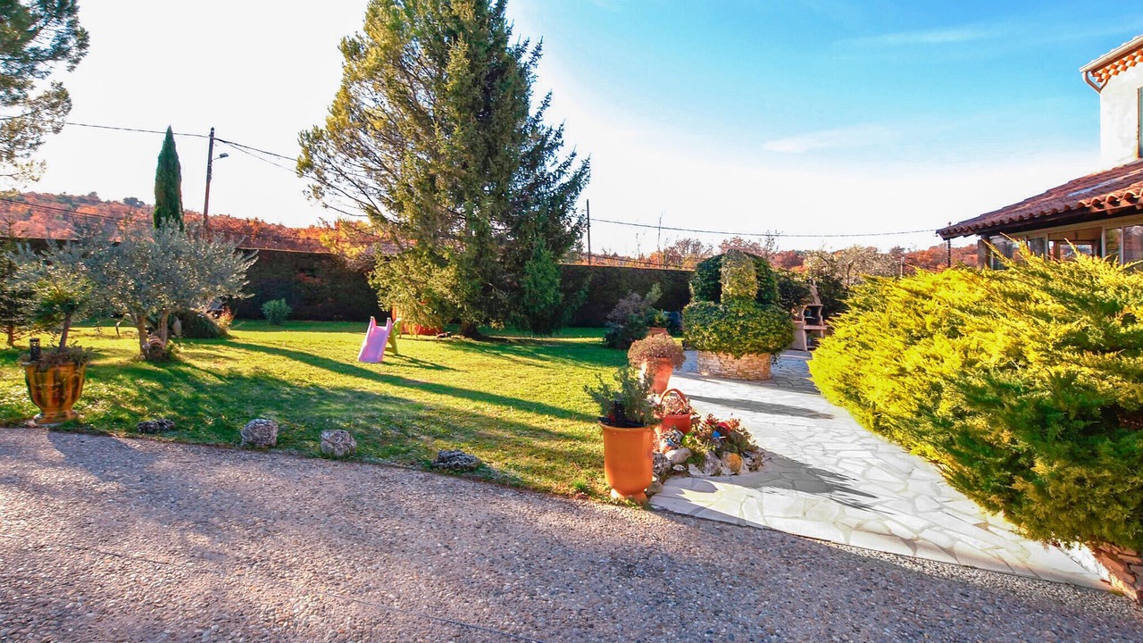 Photo of Others in Malemort-du-Comtat