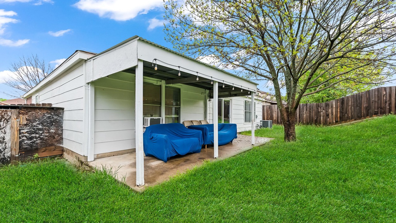 Photo of Patio Balcony in Buckner Terrace - Everglade Park