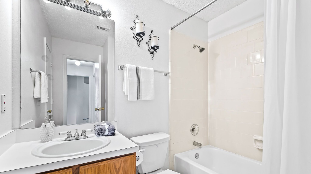 Photo of Bathroom in Buckner Terrace - Everglade Park
