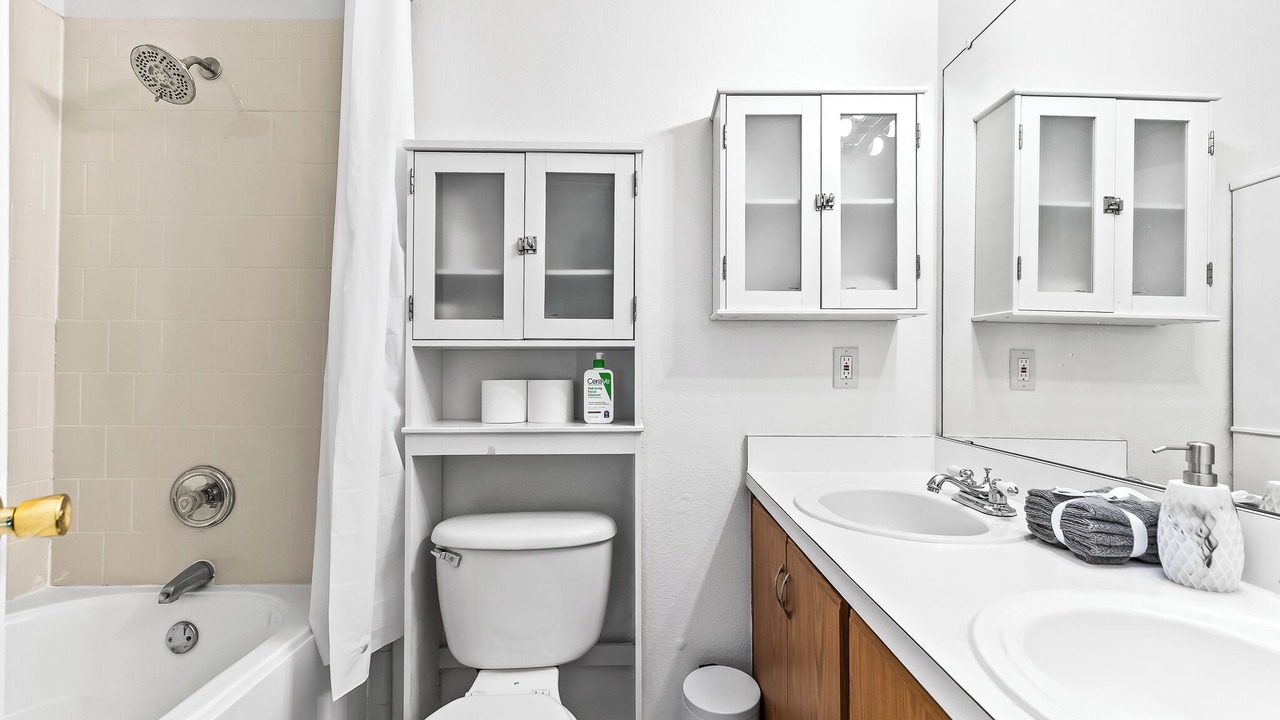 Photo of Bathroom in Buckner Terrace - Everglade Park