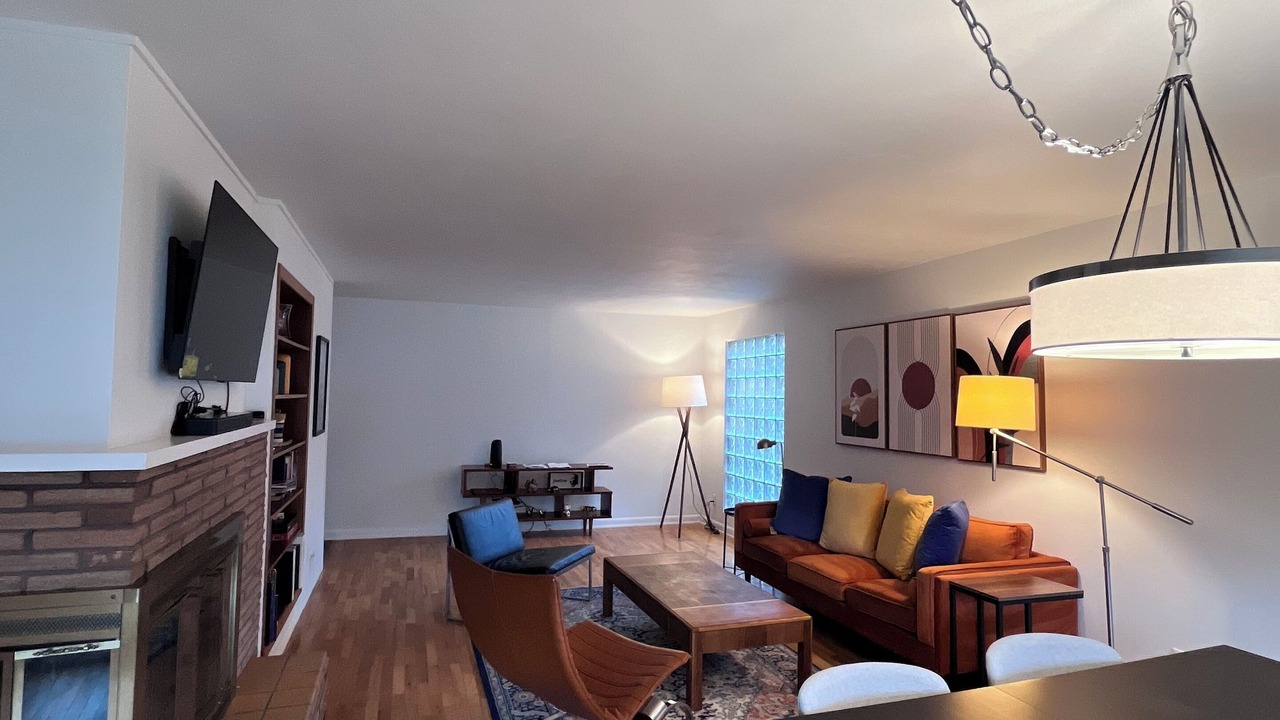 Photo of Livingroom in University District