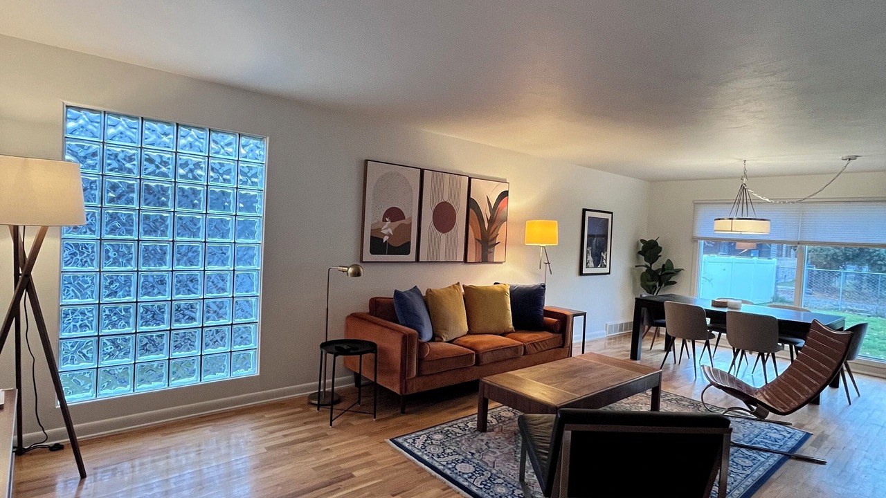 Photo of Livingroom in University District