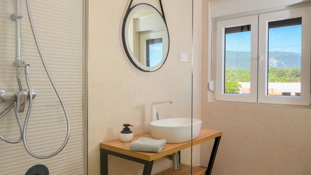 Photo of Bathroom in Sreser