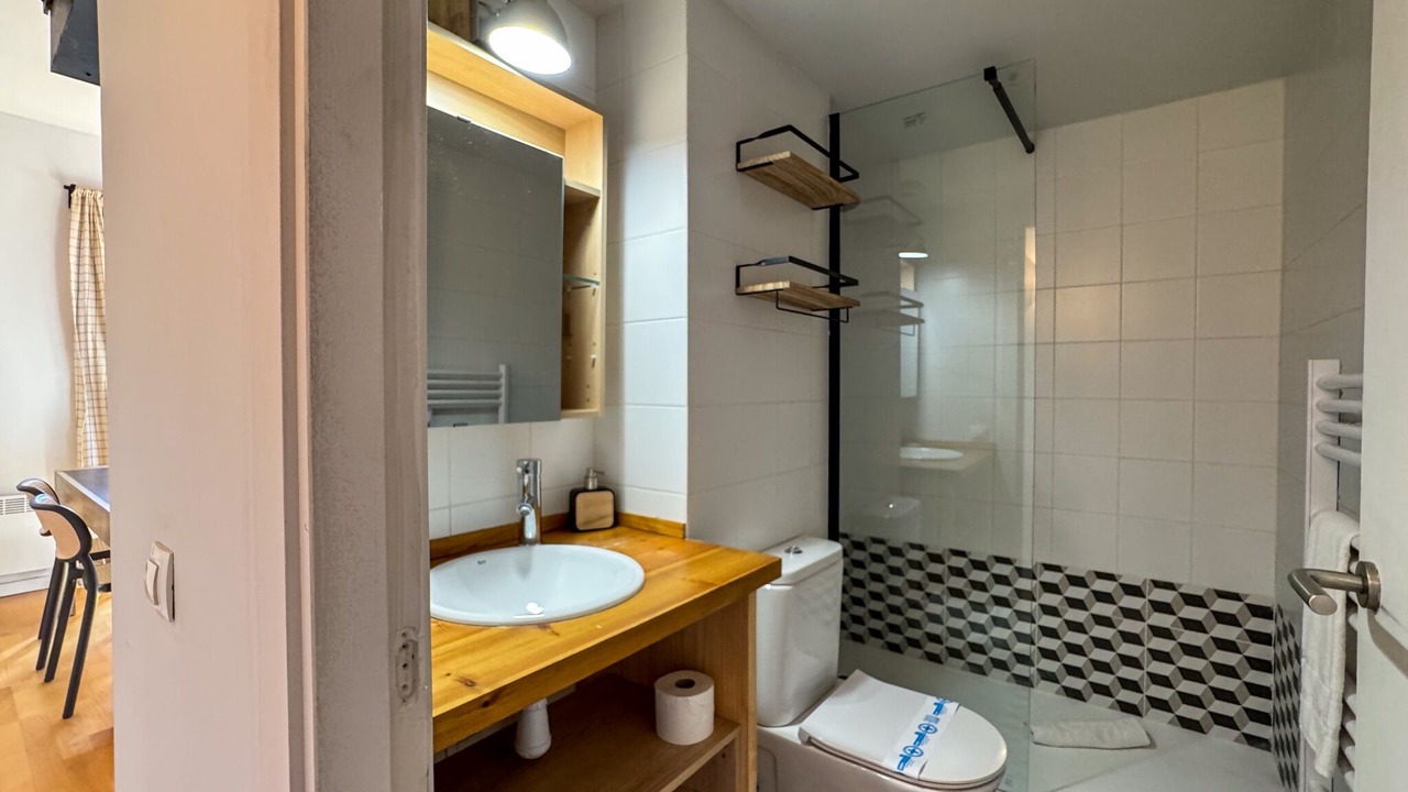 Photo of Bathroom in Enveitg