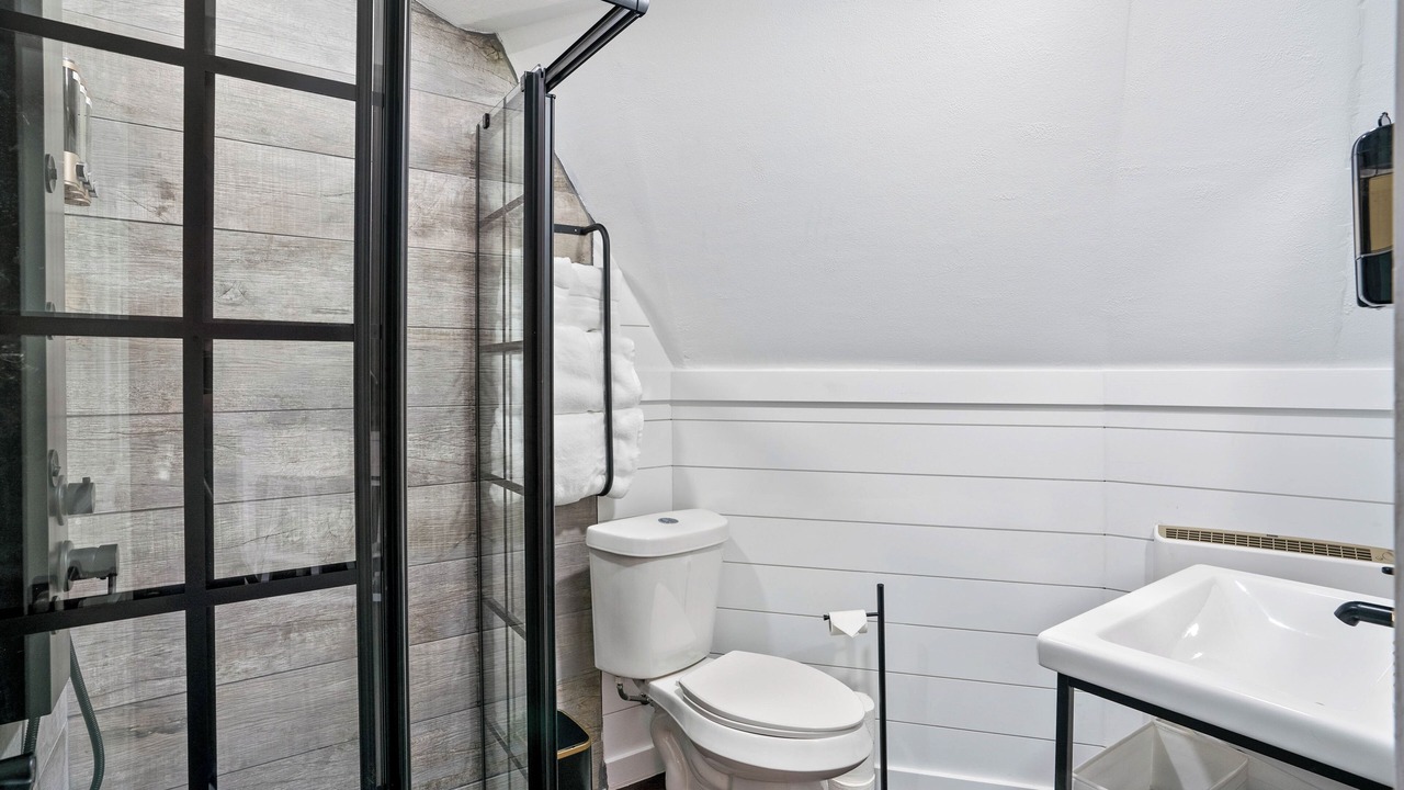 Photo of Bathroom in Hopkins County