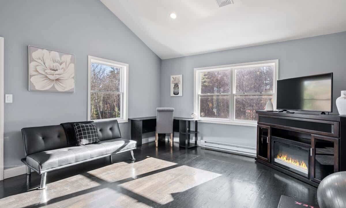 Photo of Livingroom in Northborough