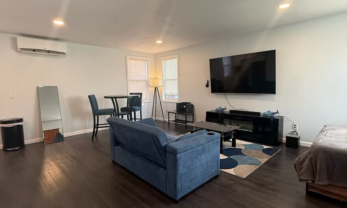 Photo of Livingroom in Mount Pleasant