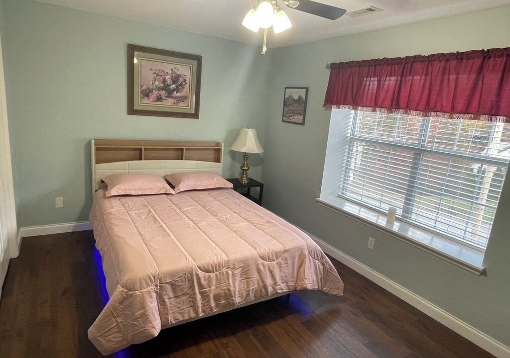 Photo of Bedroom in Graysville