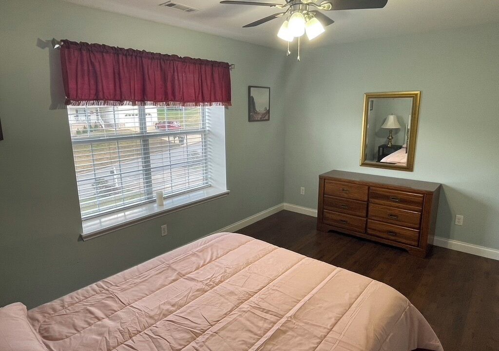 Photo of Bedroom in Graysville
