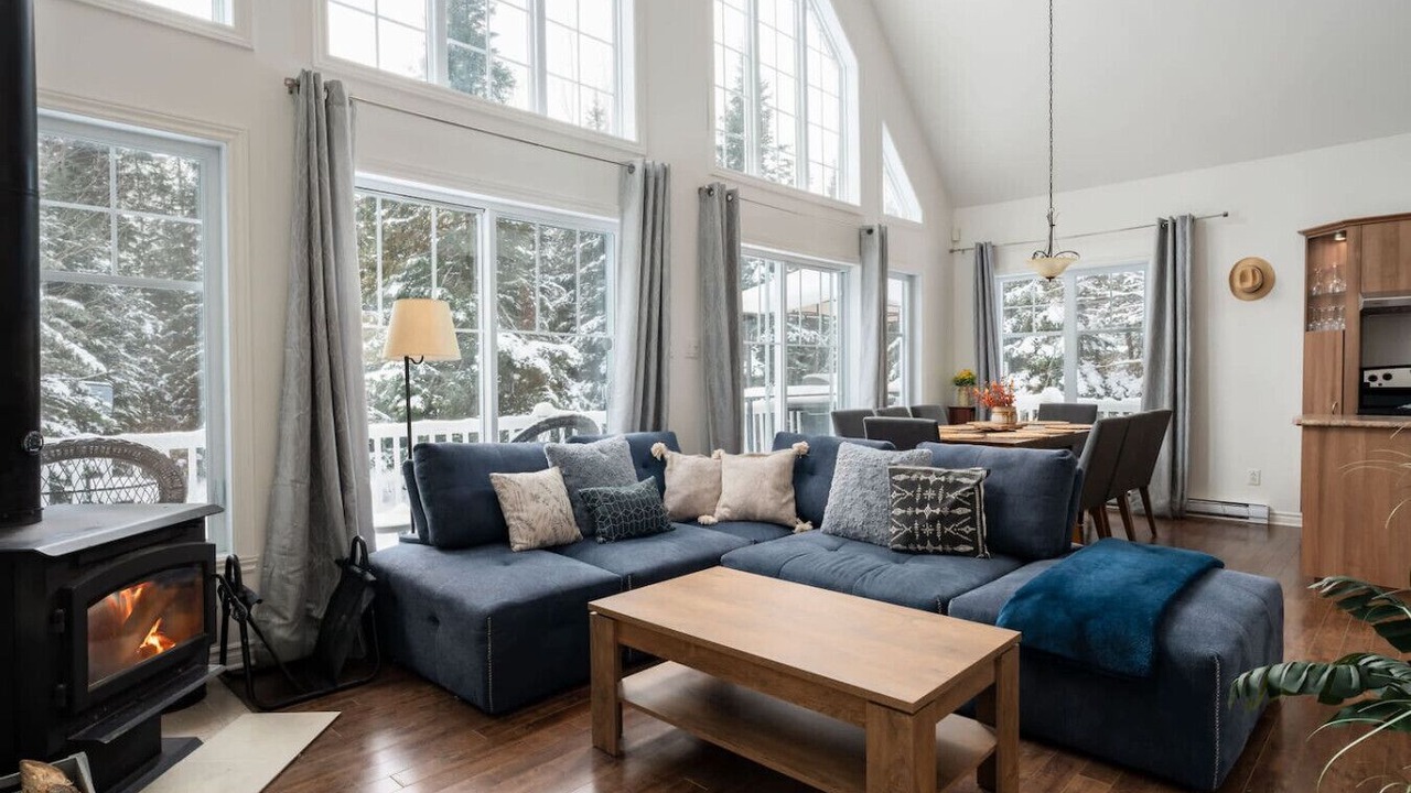Photo of Livingroom in Val-des-Lacs