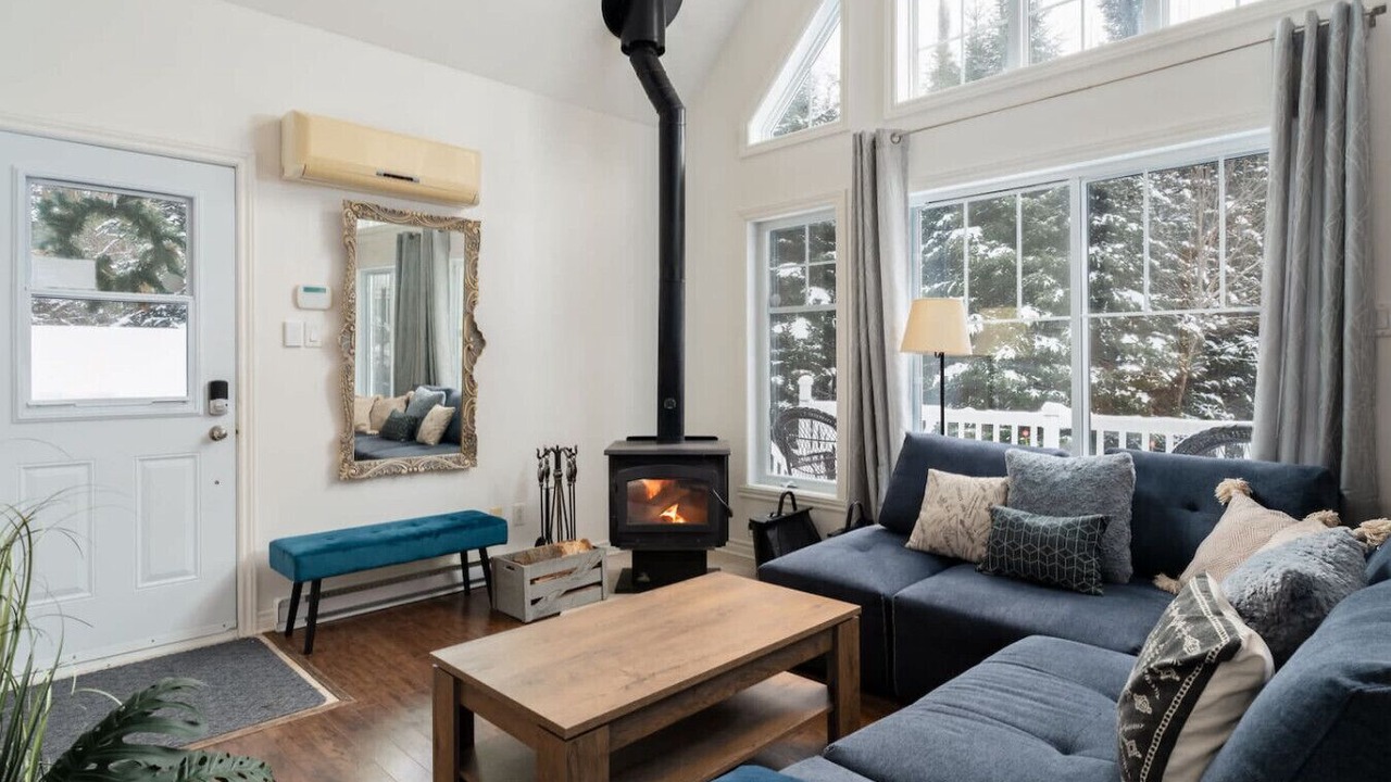Photo of Livingroom in Val-des-Lacs
