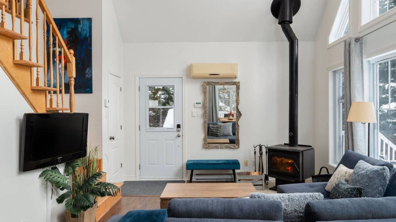 Photo of Livingroom in Val-des-Lacs