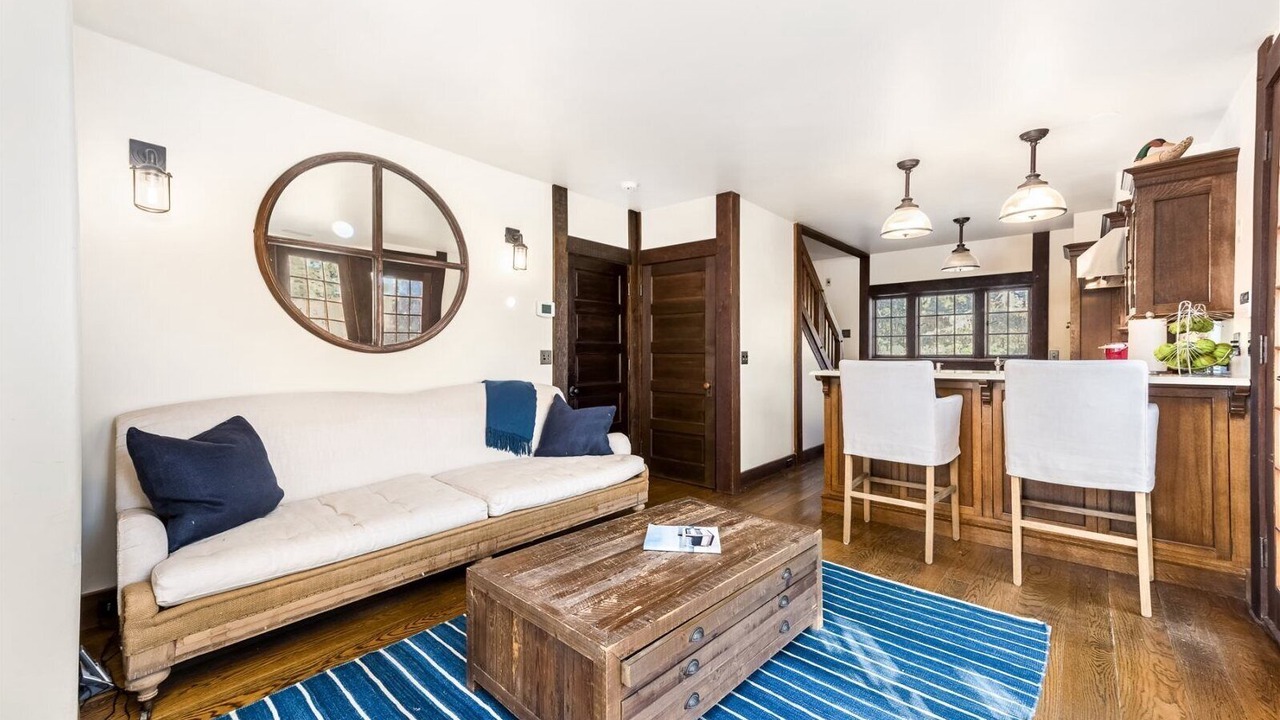 Photo of Livingroom in Watch Hill