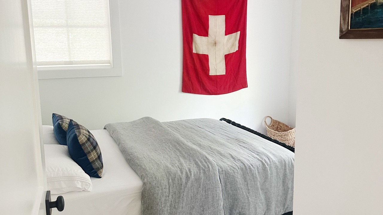 Photo of Bedroom in Garfield