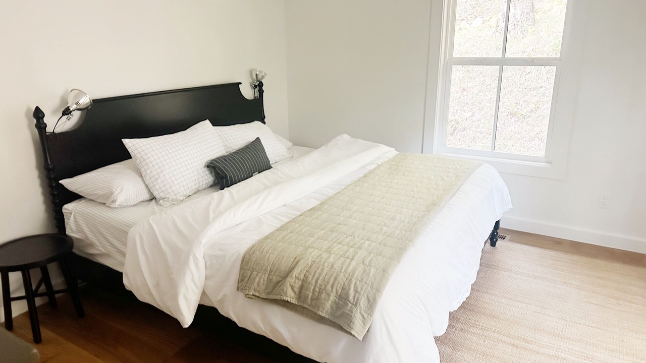 Photo of Bedroom in Garfield