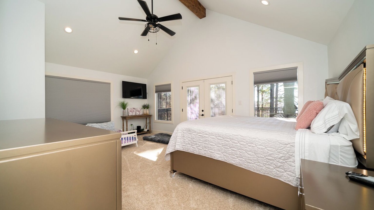 Photo of Bedroom in Avinger