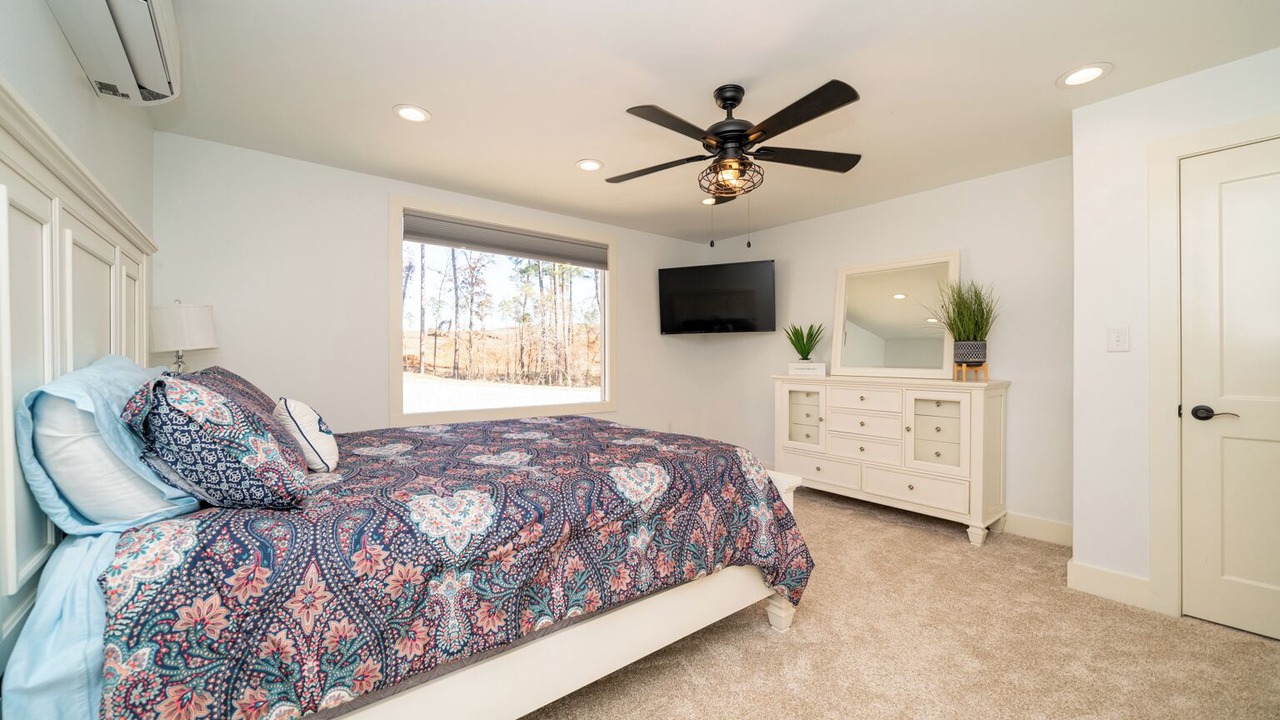 Photo of Bedroom in Avinger
