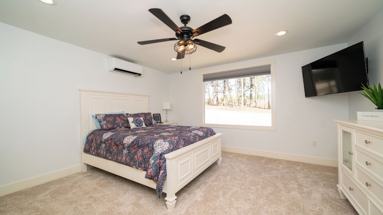 Photo of Bedroom in Avinger