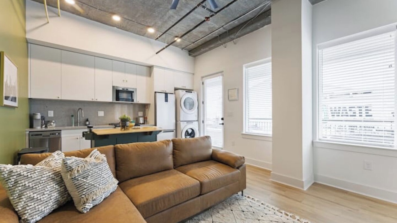 Photo of Livingroom in Virginia Highland