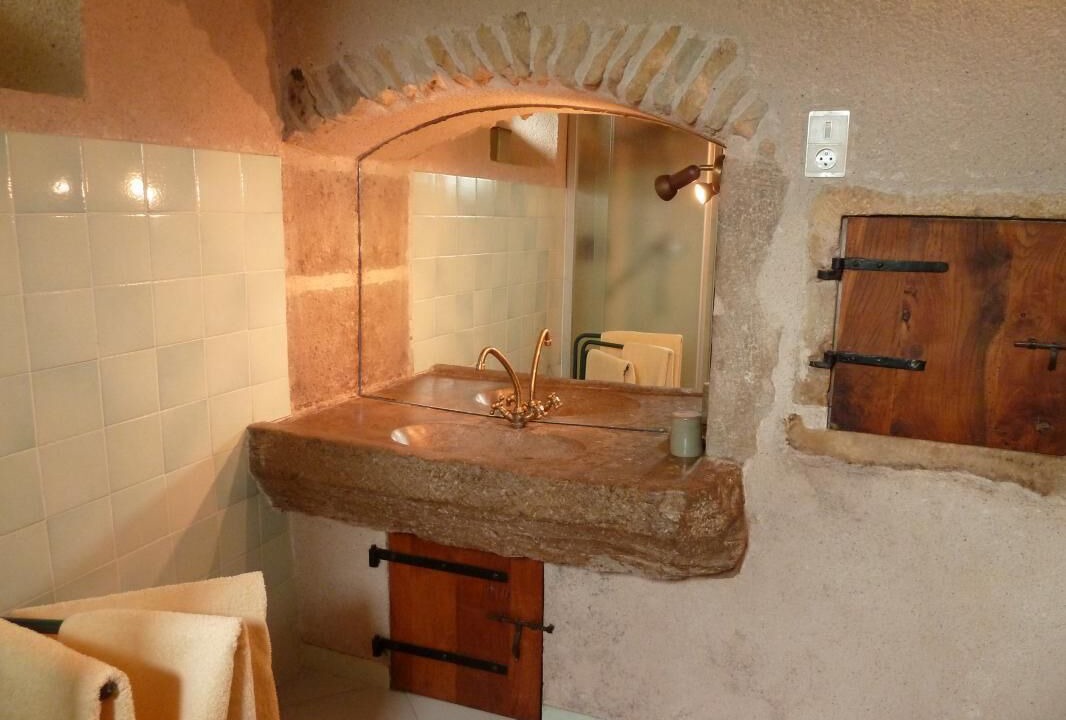 Photo of Bathroom in Poisson