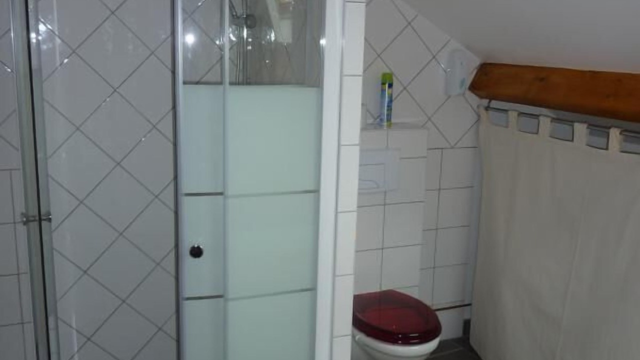 Photo of Bathroom in Etrigny