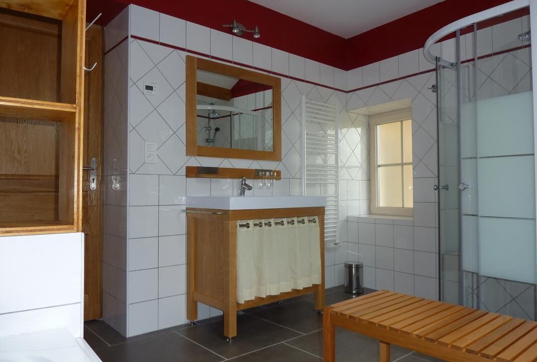 Photo of Bathroom in Etrigny