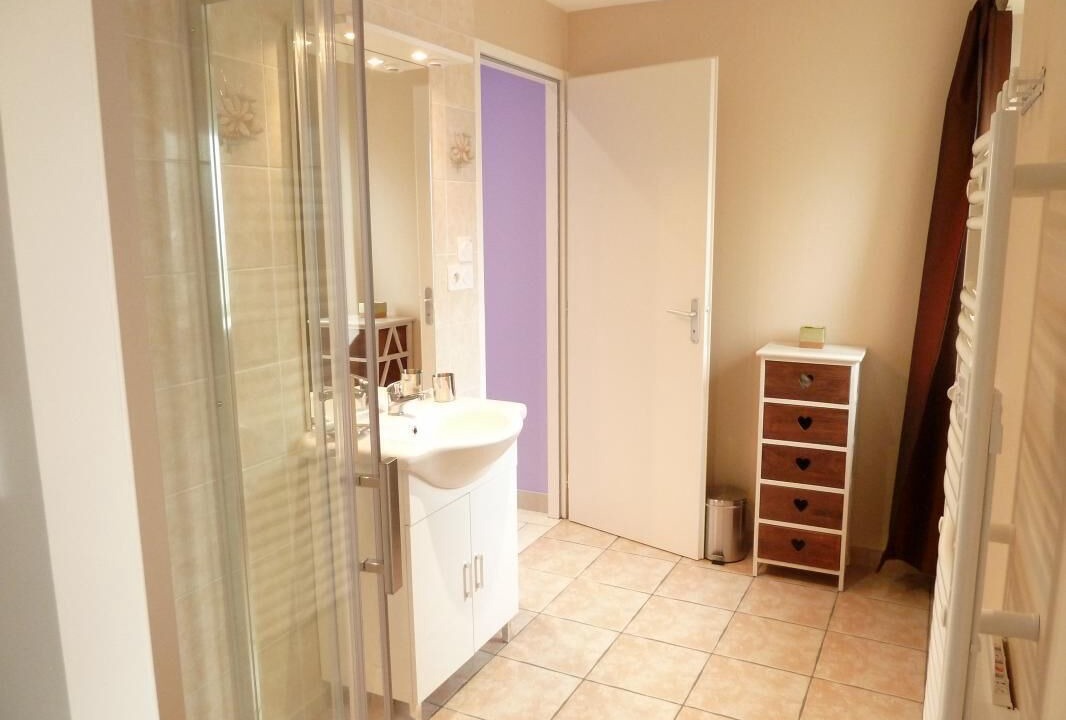 Photo of Bathroom in Saint-Martin-du-Tartre